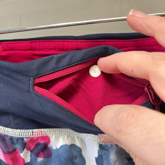Lululemon Speed Shorts- Size 6. Inky Floral Ghost Inkwell Bumble Berry / Inkwell - Picture 3 of 5